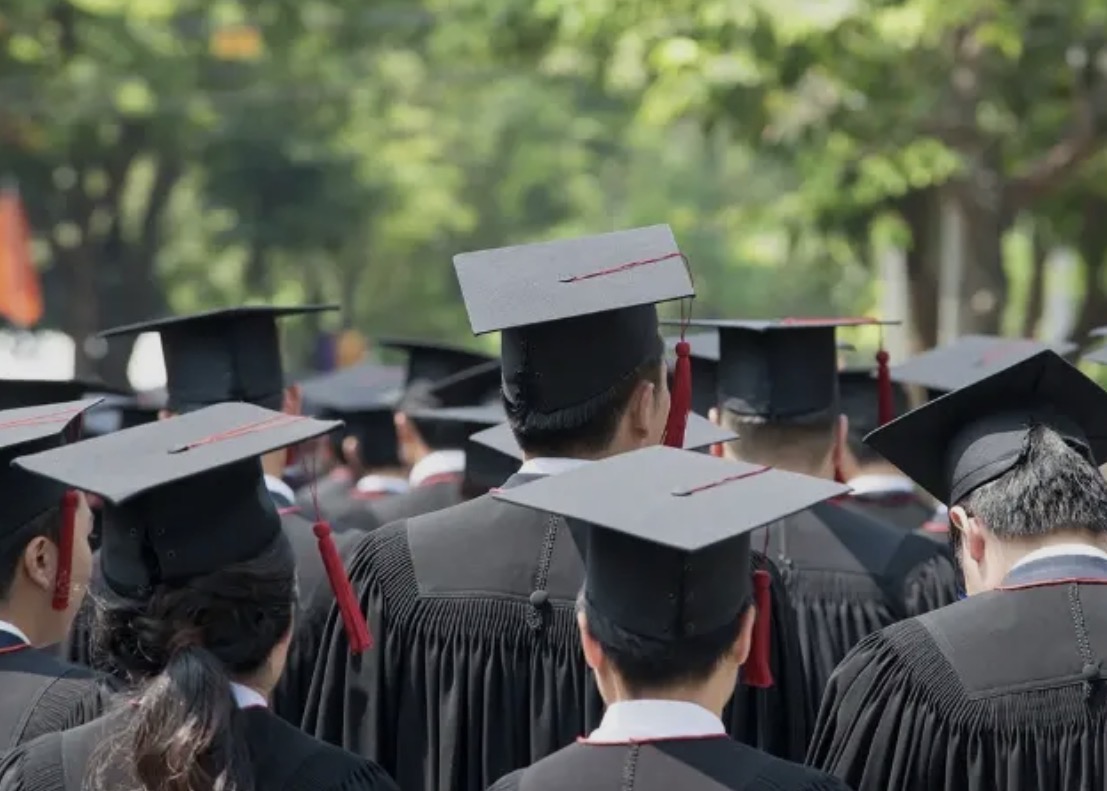 新加坡政府带头帮大学生找工作，还愁就业？